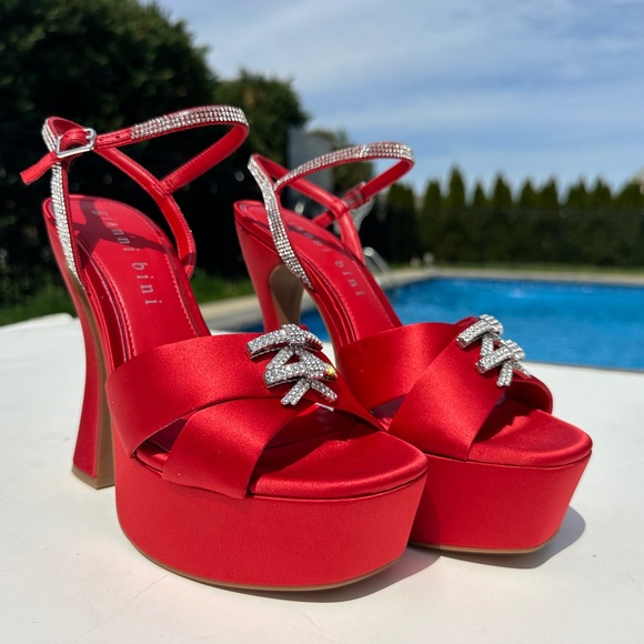 NWT Gianni Bini 10 Dempsey Red Satin Bow Platform Sandals - Picture 1 of 15